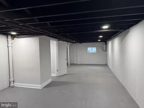 Entry Way - 126 Richfield Rd, Darby, PA 19082 photo 5 of 6