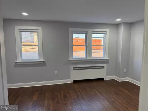 Living - 126 Richfield Rd, Darby, PA 19082 photo 3 of 4