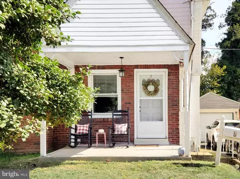 9 W Garrison Rd, Brookhaven, PA 19015