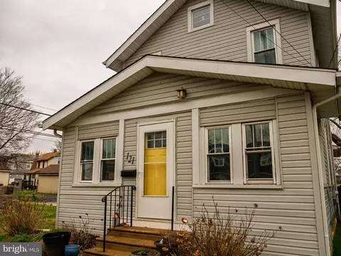 121 W Elbon Rd, Brookhaven, PA 19015