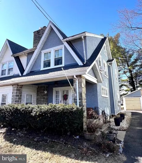 626 Country Club Ln, Havertown, PA 19083