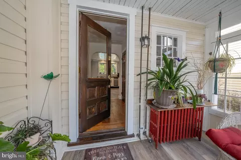 Entry Way - 255 Willow Ave, Wayne, PA 19087 photo 1 of 9