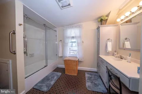 Bath - 255 Willow Ave, Wayne, PA 19087 photo 1 of 2