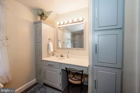 Bath - 255 Willow Ave, Wayne, PA 19087 photo 2 of 2