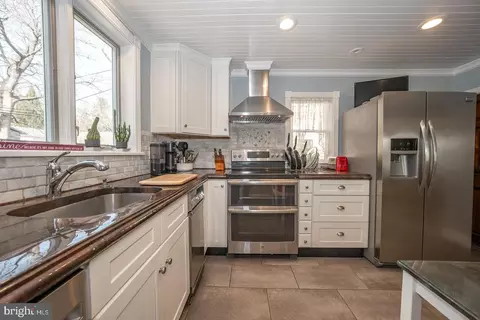 Kitchen - 255 Willow Ave, Wayne, PA 19087 photo 1 of 3