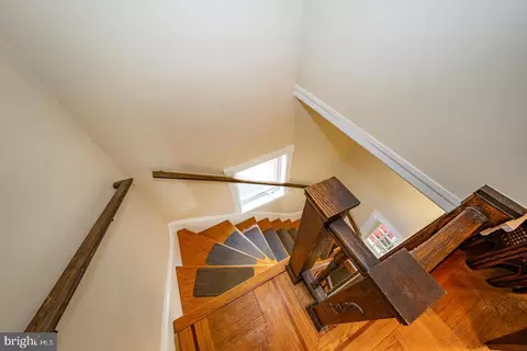 Entry Way - 255 Willow Ave, Wayne, PA 19087 photo 6 of 9