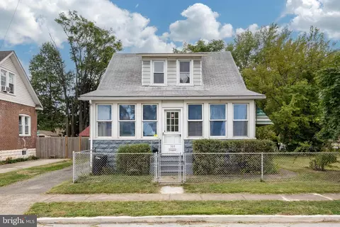 305 Seneca St, Essington, PA 19029