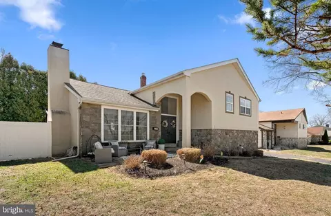 1740 Sue Ellen Dr, Havertown, PA 19083