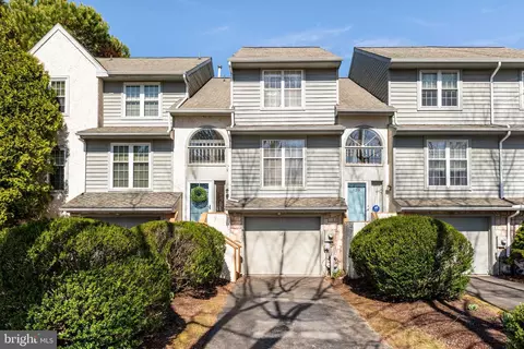 122 Knollwood Ct, Aston, PA 19014