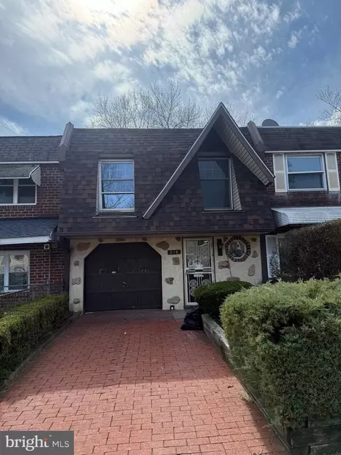 218 Glen Cove Rd, Darby, PA 19023