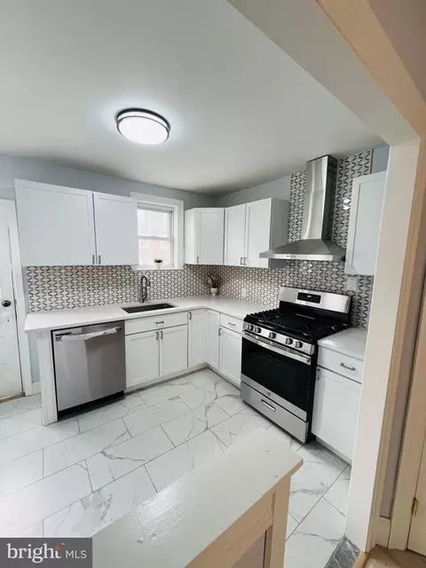 Kitchen - 138 N Cedar Ln, Darby, PA 19082 photo 9 of 10