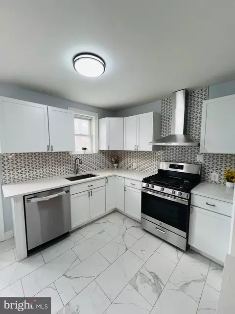 Kitchen - 138 N Cedar Ln, Darby, PA 19082 photo 10 of 10
