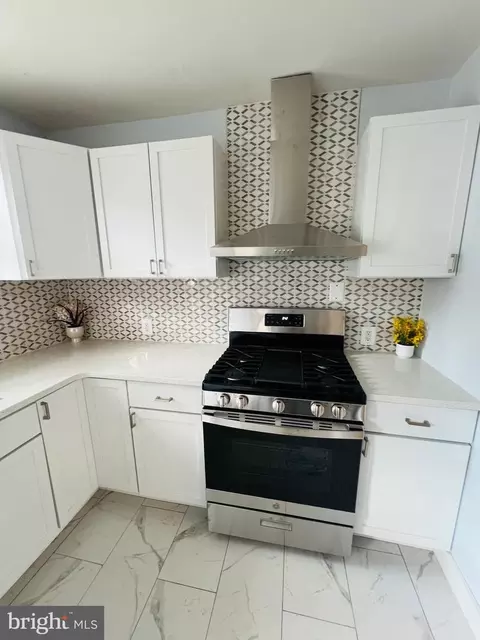 Kitchen - 138 N Cedar Ln, Darby, PA 19082 photo 7 of 10
