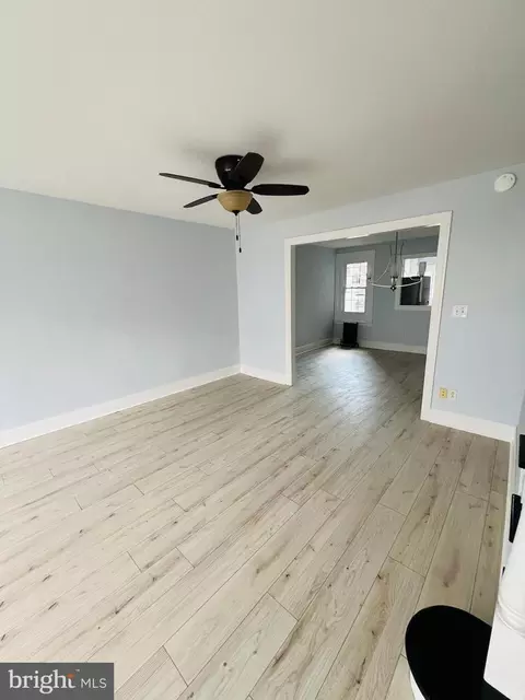 Living - 138 N Cedar Ln, Darby, PA 19082 photo 3 of 8
