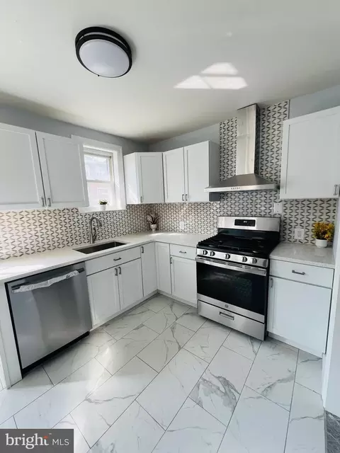 Kitchen - 138 N Cedar Ln, Darby, PA 19082 photo 3 of 10