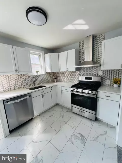 Kitchen - 138 N Cedar Ln, Darby, PA 19082 photo 4 of 10