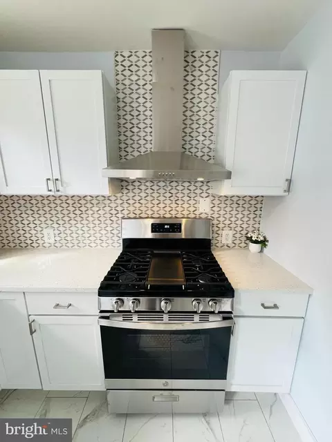 Kitchen - 138 N Cedar Ln, Darby, PA 19082 photo 6 of 10