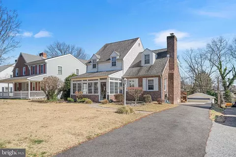 310 Manor Cir, Folsom, PA 19033
