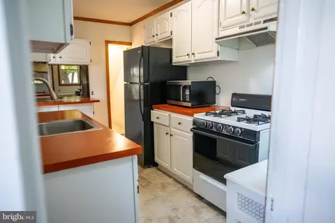 8 Oakley Rd, Darby, PA 19082 photo 9
