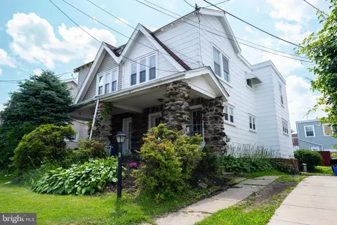 8 Oakley Rd, Darby, PA 19082