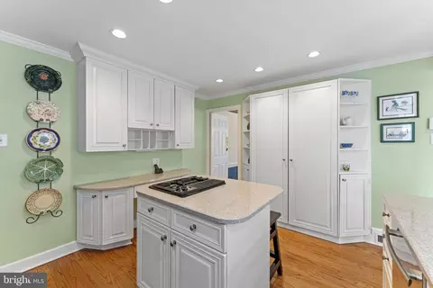 Kitchen - 444 Louella Ave, Wayne, PA 19087 photo 4 of 5