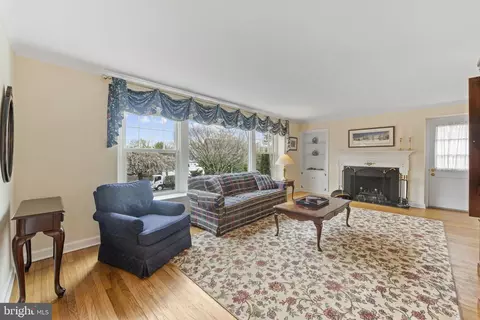 Living - 444 Louella Ave, Wayne, PA 19087 photo 1 of 3