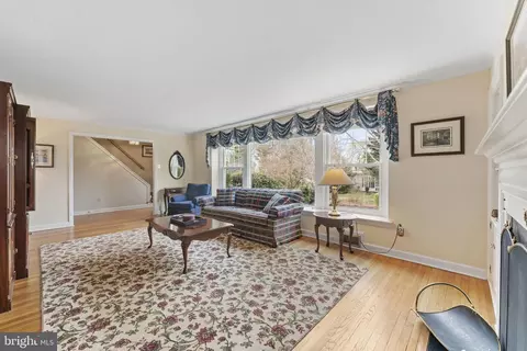 Living - 444 Louella Ave, Wayne, PA 19087 photo 2 of 3