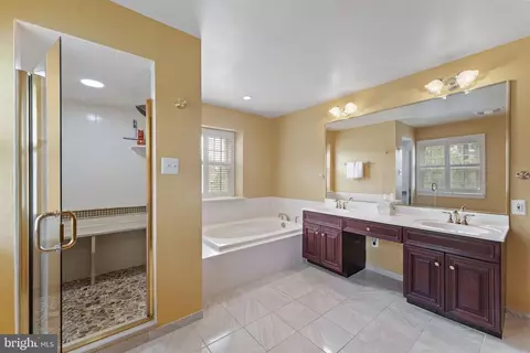 Bath - 444 Louella Ave, Wayne, PA 19087 photo 1 of 2