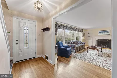 Entry Way - 444 Louella Ave, Wayne, PA 19087 photo 1 of 3