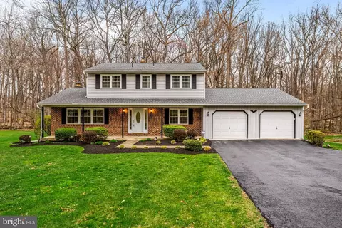 1274 Sharon Dr, Garnet Valley, PA 19060