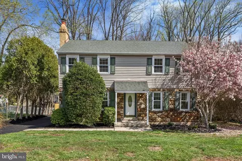 702 Oxford Ln, Wallingford, PA 19086