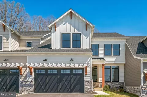 447 Barrows Sheef, Newtown Square, PA 19073