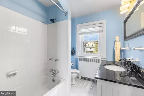 Bath - 141 E Third St, Media, PA 19063 photo 3 of 5