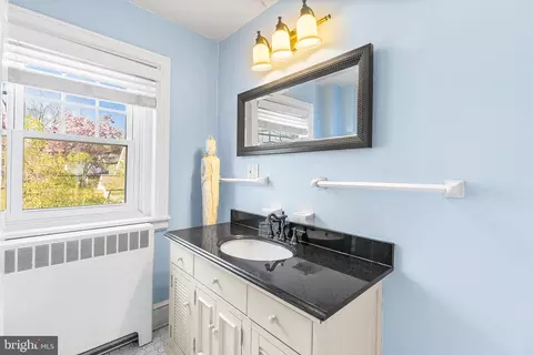 Bath - 141 E Third St, Media, PA 19063 photo 2 of 5
