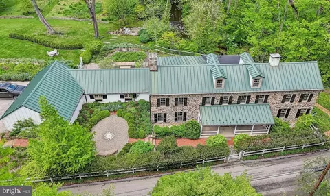 28 Paper Mill Rd, Newtown Square, PA 19073