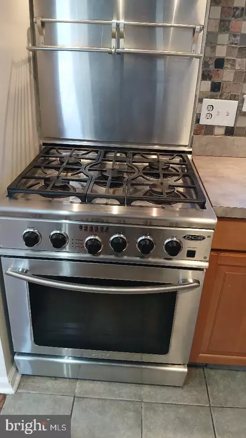 Kitchen - 960 Dale Rd, Secane, PA 19018 photo 2 of 2