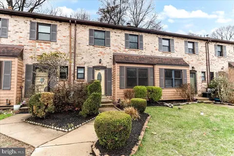 190 Bishop Dr, Aston, PA 19014