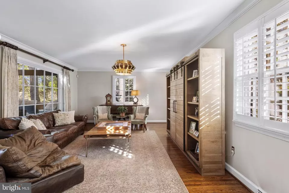 Living - 107 Ashwood Rd, Villanova, PA 19085 photo 2 of 3