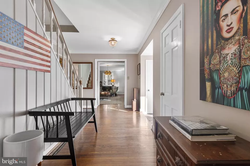 Entry Way - 107 Ashwood Rd, Villanova, PA 19085 photo 2 of 8