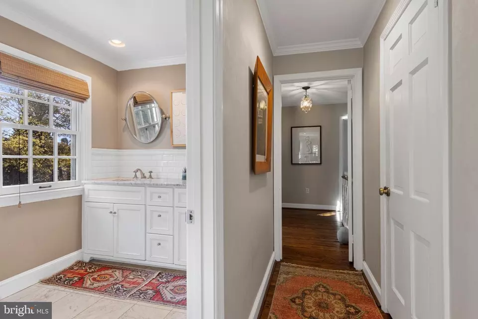 Entry Way - 107 Ashwood Rd, Villanova, PA 19085 photo 7 of 8