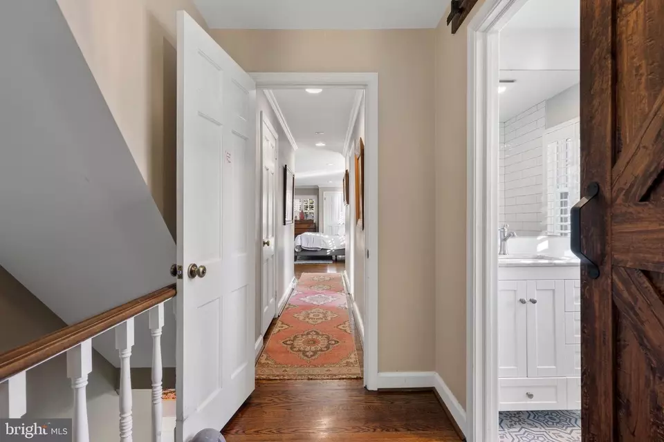 Entry Way - 107 Ashwood Rd, Villanova, PA 19085 photo 6 of 8