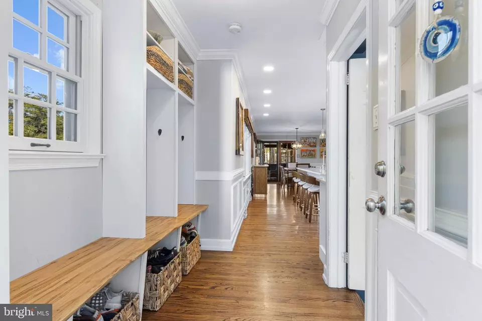 Entry Way - 107 Ashwood Rd, Villanova, PA 19085 photo 4 of 8