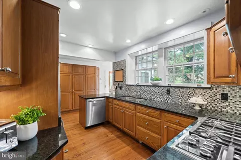 Kitchen - 3 Canterbury Ln, Wayne, PA 19087 photo 2 of 3
