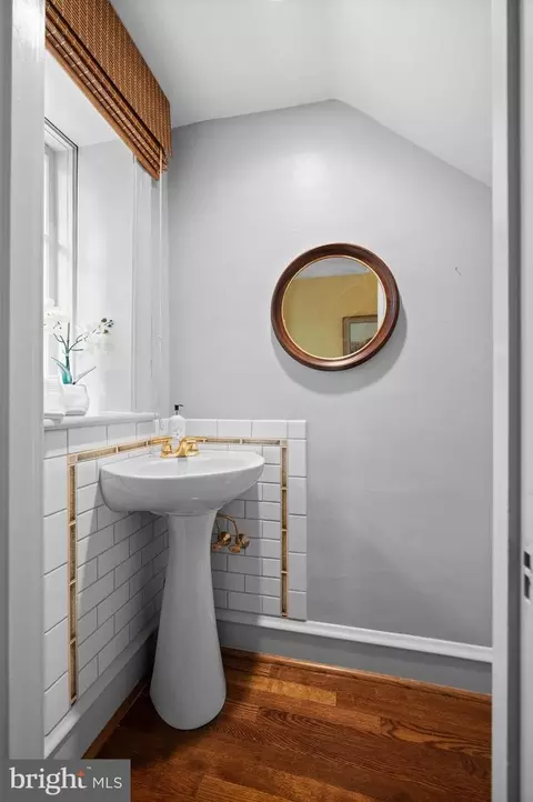 Bath - 3 Canterbury Ln, Wayne, PA 19087 photo 1 of 6