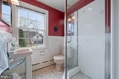 Bath - 3 Canterbury Ln, Wayne, PA 19087 photo 6 of 6