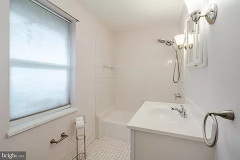 Bath - 11 E Thomson Ave, Springfield, PA 19064 photo 2 of 3
