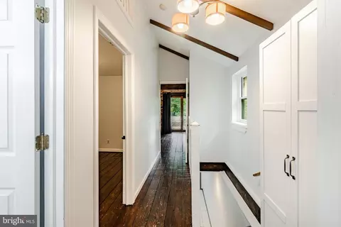 Entry Way - 11 E Thomson Ave, Springfield, PA 19064 photo 5 of 6