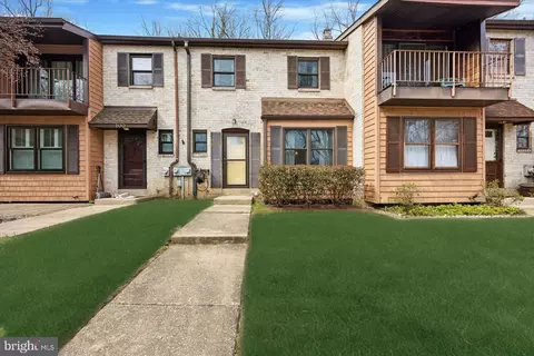 99 Bishop Dr, Aston, PA 19014