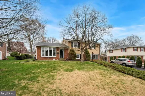 323 Candlewood Rd, Broomall, PA 19008