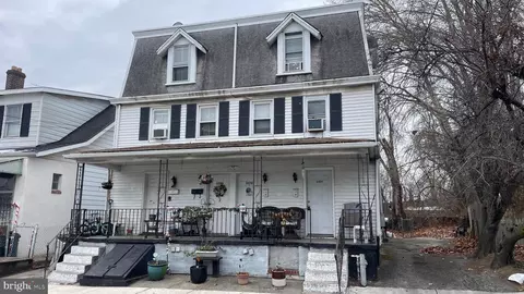 327 329 Fairview Rd, Crum Lynne, PA 19022
